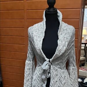 Guinevere Anthropologie Cable Knit Cardigan in Light Gray Small